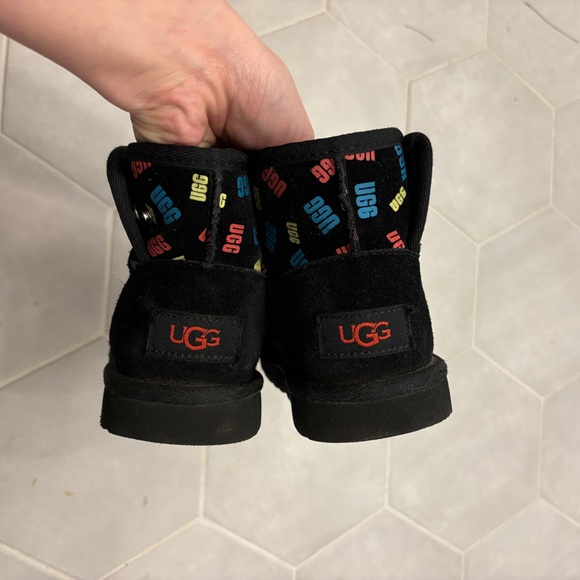 Kids UGG Boots - Picture 4 of 5